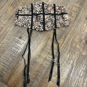 Victoria’s Secret XS/S Floral Embroidered Waist Cincher New